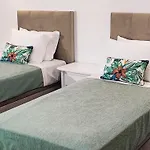 Mit 6 Schlafzimmern- Familie- Gruppen- Strand- Pool- Garten By Interhome * Albufeira