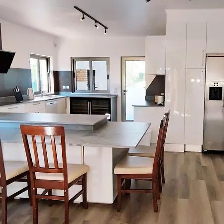 Holiday home Mit 6 Schlafzimmern- Familie- Gruppen- Strand- Pool- Garten By Interhome Albufeira