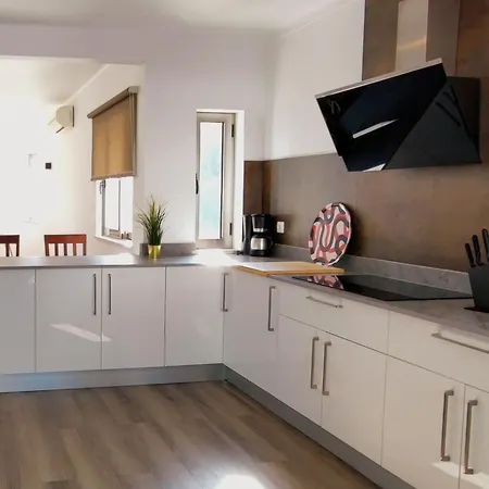 Mit 6 Schlafzimmern- Familie- Gruppen- Strand- Pool- Garten By Interhome Holiday home