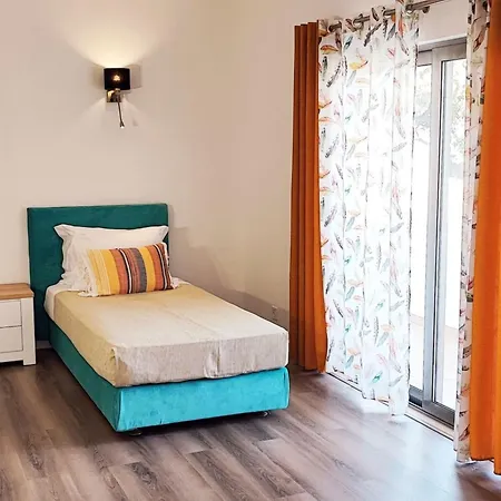 Mit 6 Schlafzimmern- Familie- Gruppen- Strand- Pool- Garten By Interhome * Албуфейра