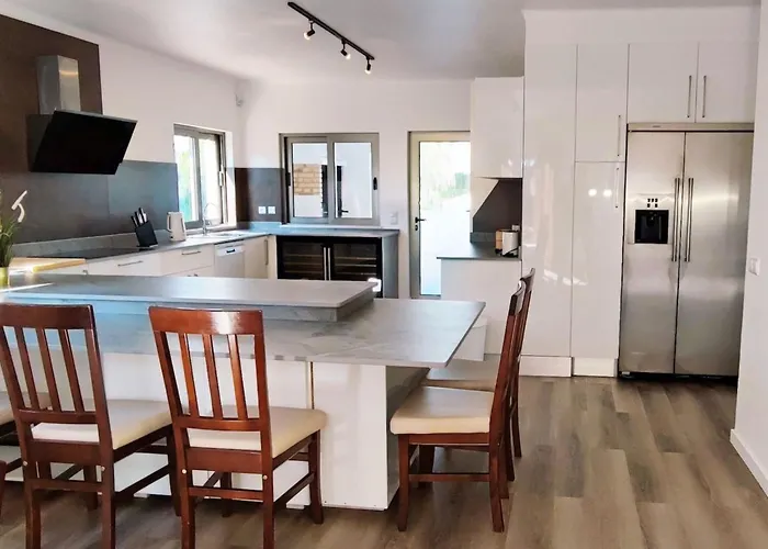 Holiday home Mit 6 Schlafzimmern- Familie- Gruppen- Strand- Pool- Garten By Interhome Albufeira