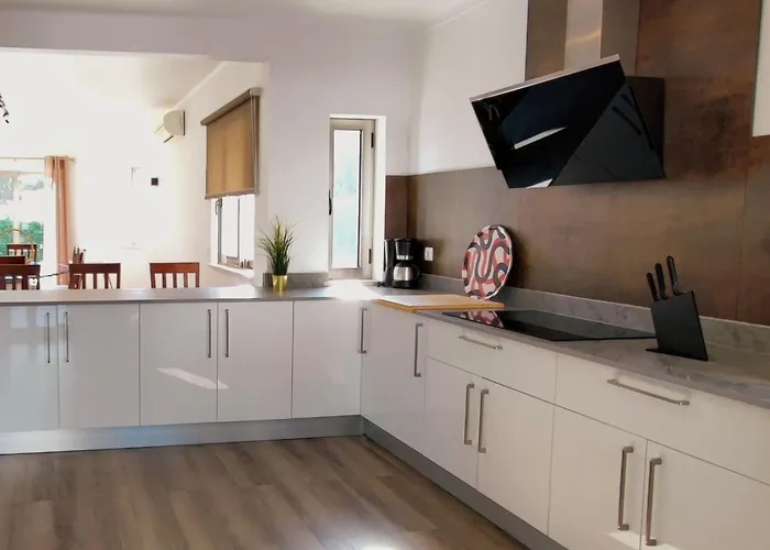 Mit 6 Schlafzimmern- Familie- Gruppen- Strand- Pool- Garten By Interhome Holiday home