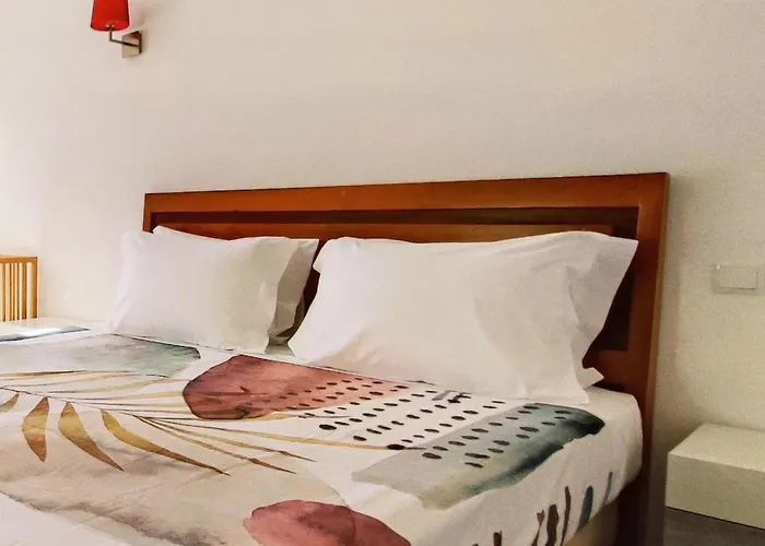 Mit 6 Schlafzimmern- Familie- Gruppen- Strand- Pool- Garten By Interhome