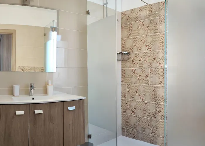 Mit 6 Schlafzimmern- Familie- Gruppen- Strand- Pool- Garten By Interhome *