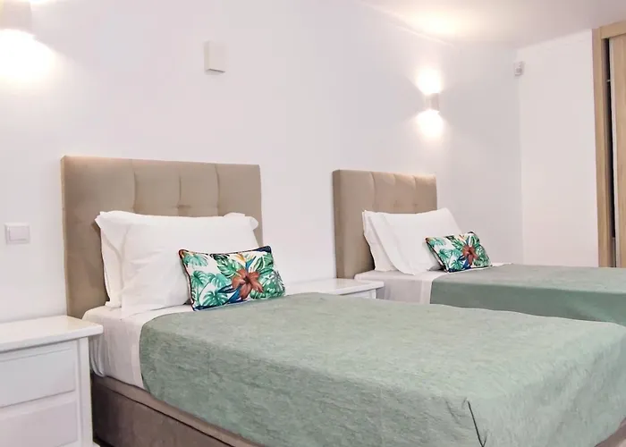 Mit 6 Schlafzimmern- Familie- Gruppen- Strand- Pool- Garten By Interhome *