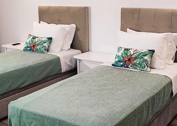 Mit 6 Schlafzimmern- Familie- Gruppen- Strand- Pool- Garten By Interhome * Albufeira