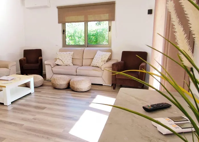 Holiday home Mit 6 Schlafzimmern- Familie- Gruppen- Strand- Pool- Garten By Interhome *