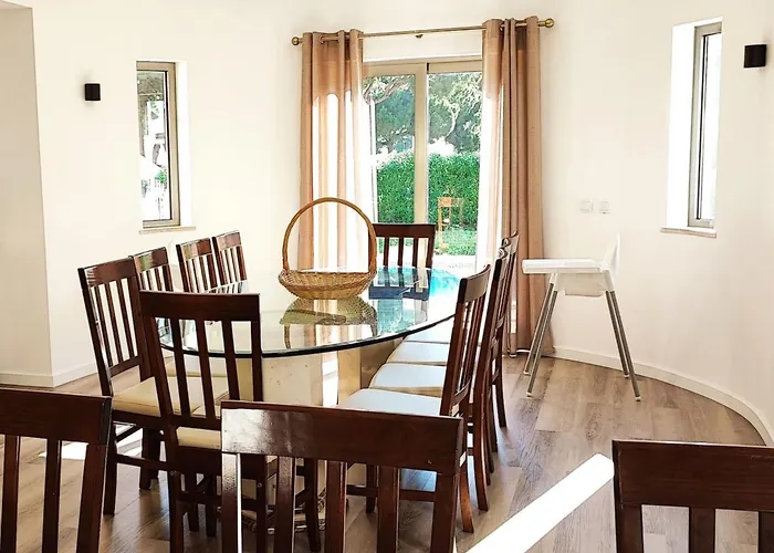 Mit 6 Schlafzimmern- Familie- Gruppen- Strand- Pool- Garten By Interhome