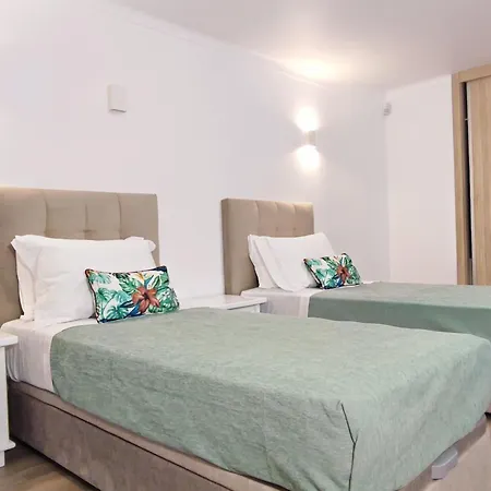 Mit 6 Schlafzimmern- Familie- Gruppen- Strand- Pool- Garten By Interhome Nyaraló *