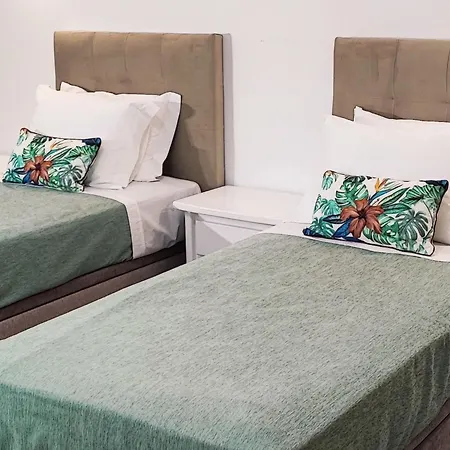 Mit 6 Schlafzimmern- Familie- Gruppen- Strand- Pool- Garten By Interhome * Albufeira