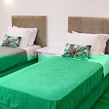 Nyaraló Mit 6 Schlafzimmern- Familie- Gruppen- Strand- Pool- Garten By Interhome