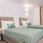 Mit 6 Schlafzimmern- Familie- Gruppen- Strand- Pool- Garten By Interhome Vakantiehuis *